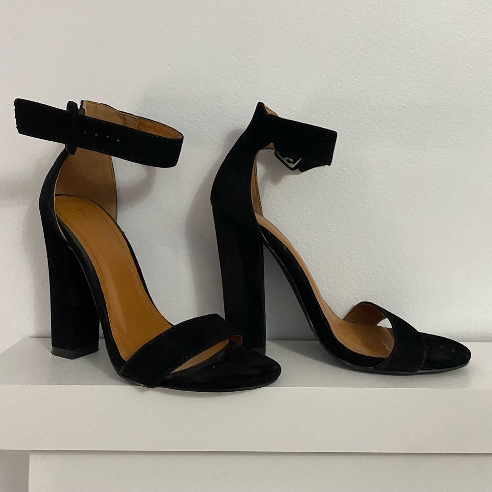 Black velvet Shoe Republic La high heels